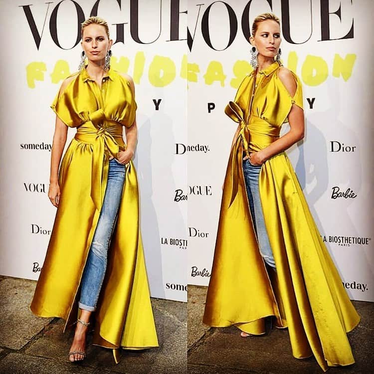 アレクシマビーユのインスタグラム：「Karolina Kurkova @karolinakurkova stunning in my @alexismabille yellow dress @voguegermany 40’s Birthday  party styled by @saschagaugel #thanks #karolinakurkova #alexismabille #rtw #goldendress #yellow #yellowdress #longgown #gown #eveningdress #eveninggown #voguegermany」