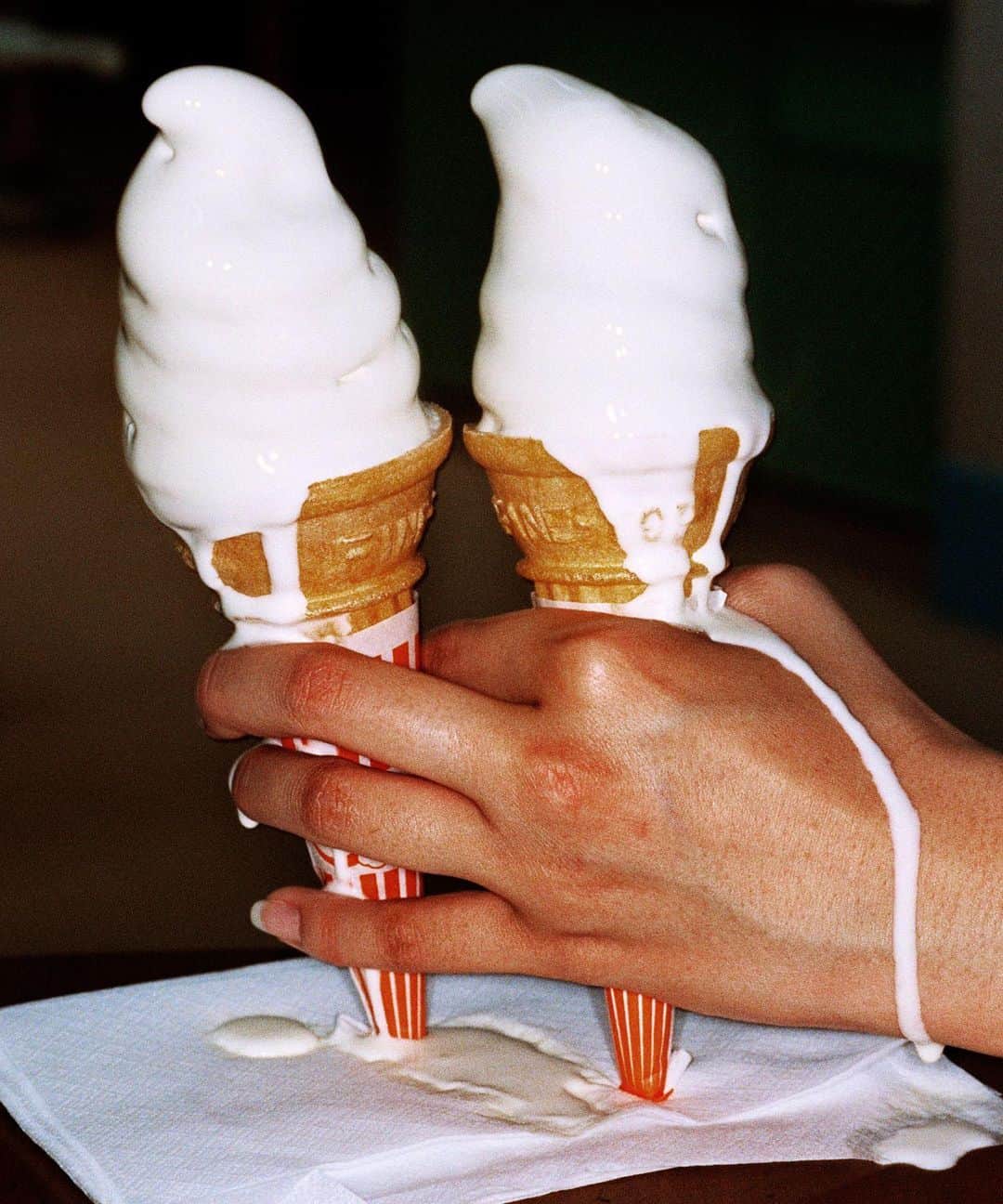 のインスタグラム：「Still standing #martinparr」