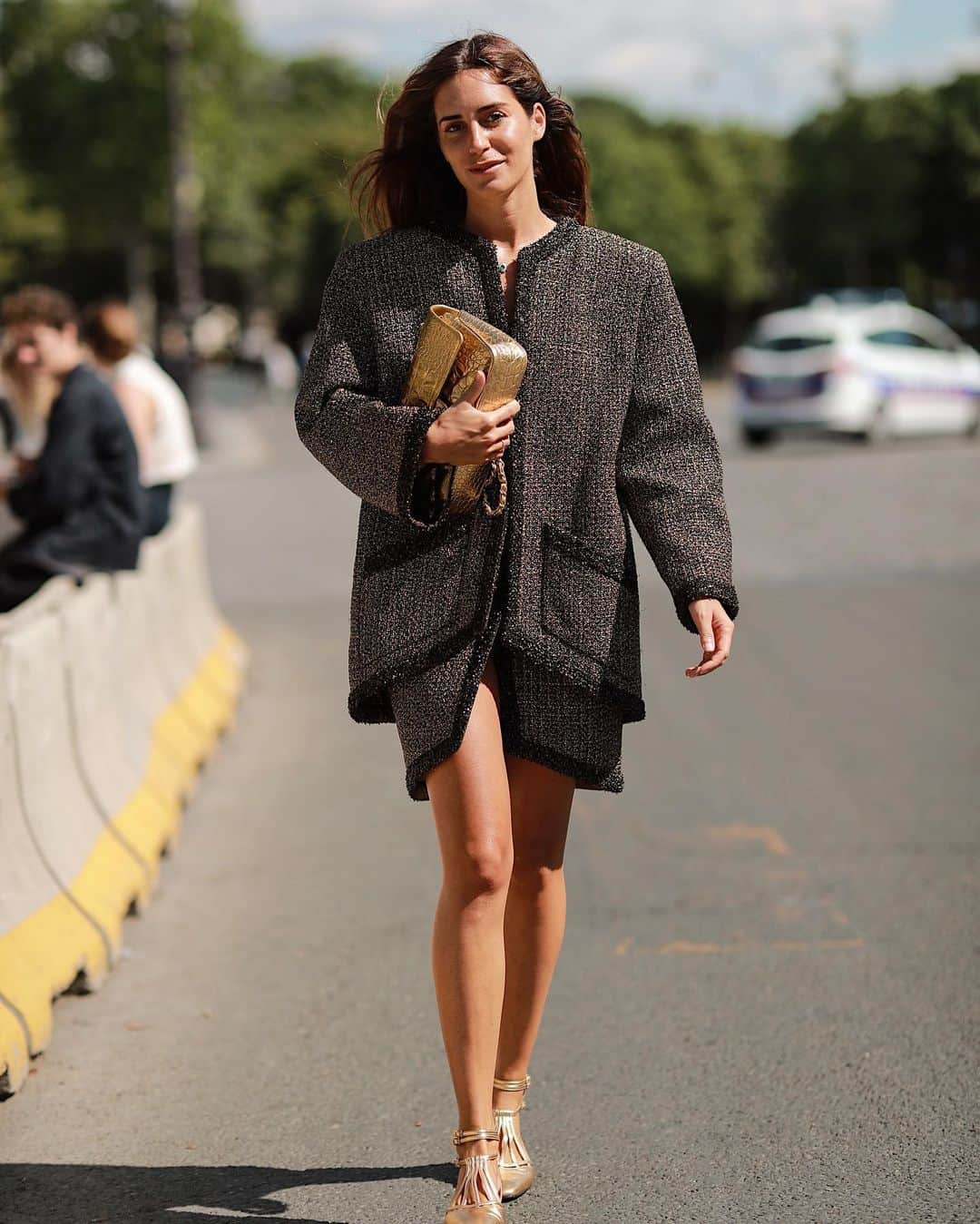 ガラ・ゴンザレスさんのインスタグラム写真 - (ガラ・ゴンザレスInstagram)「When @chanelofficial let me flock around Paris wearing Métiers d’Art Paris-New York #workingwithchanel 📷 @jeffthibodeauco」7月8日 3時25分 - galagonzalez