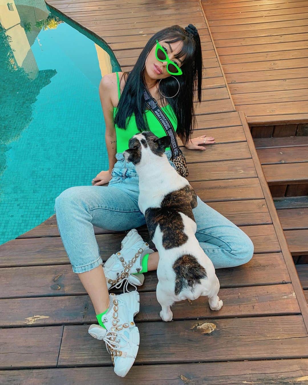 Gabriela Salesのインスタグラム：「Me ama muito poxa 💚💚💚」