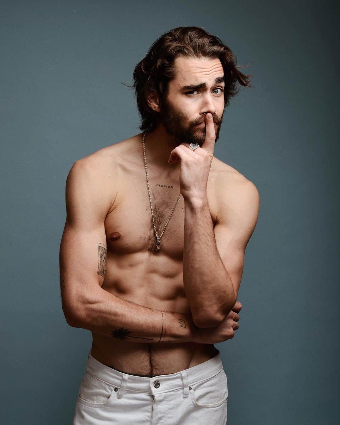 NICOLAS SIMOESのインスタグラム：「When you tell me weekend is over... 🤔😅」