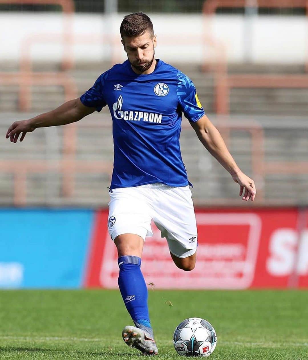 マティヤ・ナスタシッチのインスタグラム：「First friendly game done ✅  still a lot to improve but we are on a good way @s04」