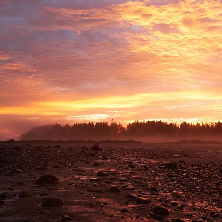 ジェローム・デュランのインスタグラム：「Weekend sunsets in Maine 🇺🇸🧡」