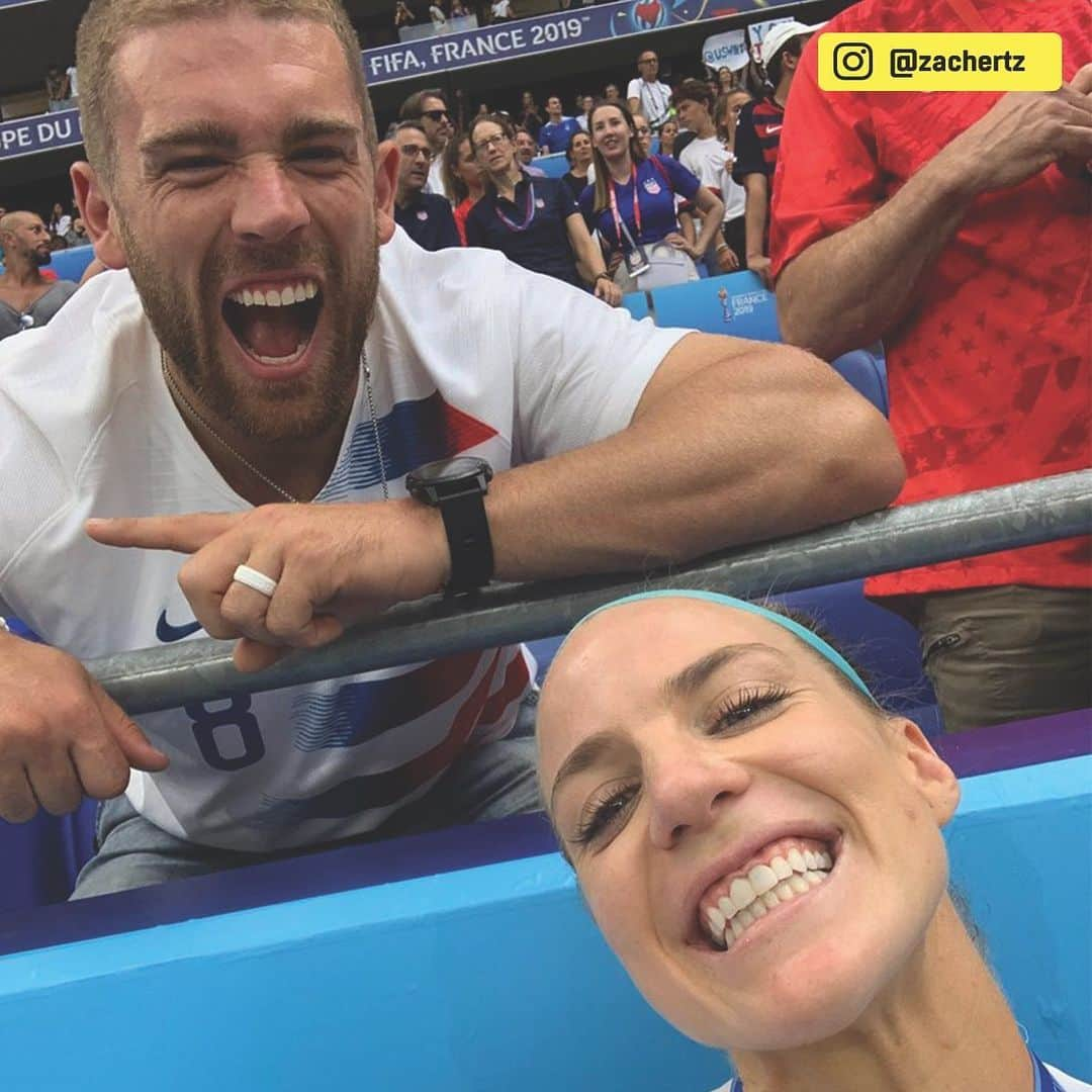 NFLさんのインスタグラム写真 - (NFLInstagram)「WORLD CHAMPS!! Congratulations, @julieertz and @uswnt! 🇺🇸🏆 (via @zachertz)」7月8日 3時59分 - nfl