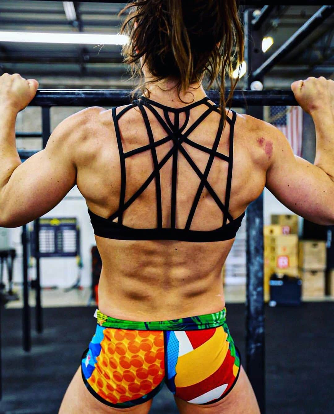 Camille Leblanc-Bazinetさんのインスタグラム写真 - (Camille Leblanc-BazinetInstagram)「@feroce_fitness_ “  Wings 😎⭐️ “  #redbull #givesyouwings @redbull #abs “  Fun fact! On my right shoulder I have a birth mark!」7月8日 4時06分 - camillelbaz