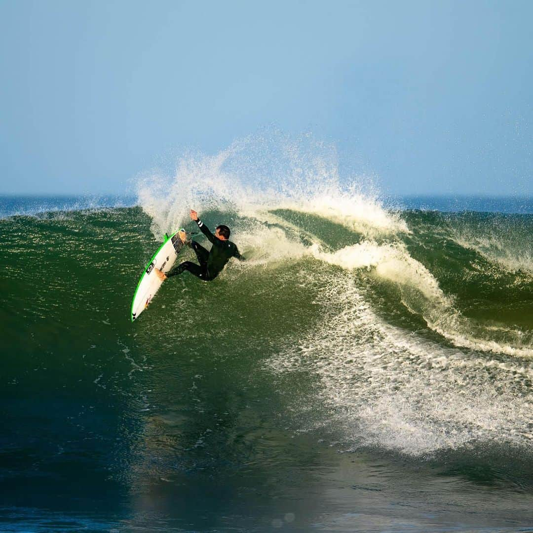 ジュリアン・ウィルソンさんのインスタグラム写真 - (ジュリアン・ウィルソンInstagram)「What a day 🤯🤯 Feeling dam lucky/exhausted! Thank you #Jbay 📷 @tallteef」7月8日 4時16分 - julian_wilson