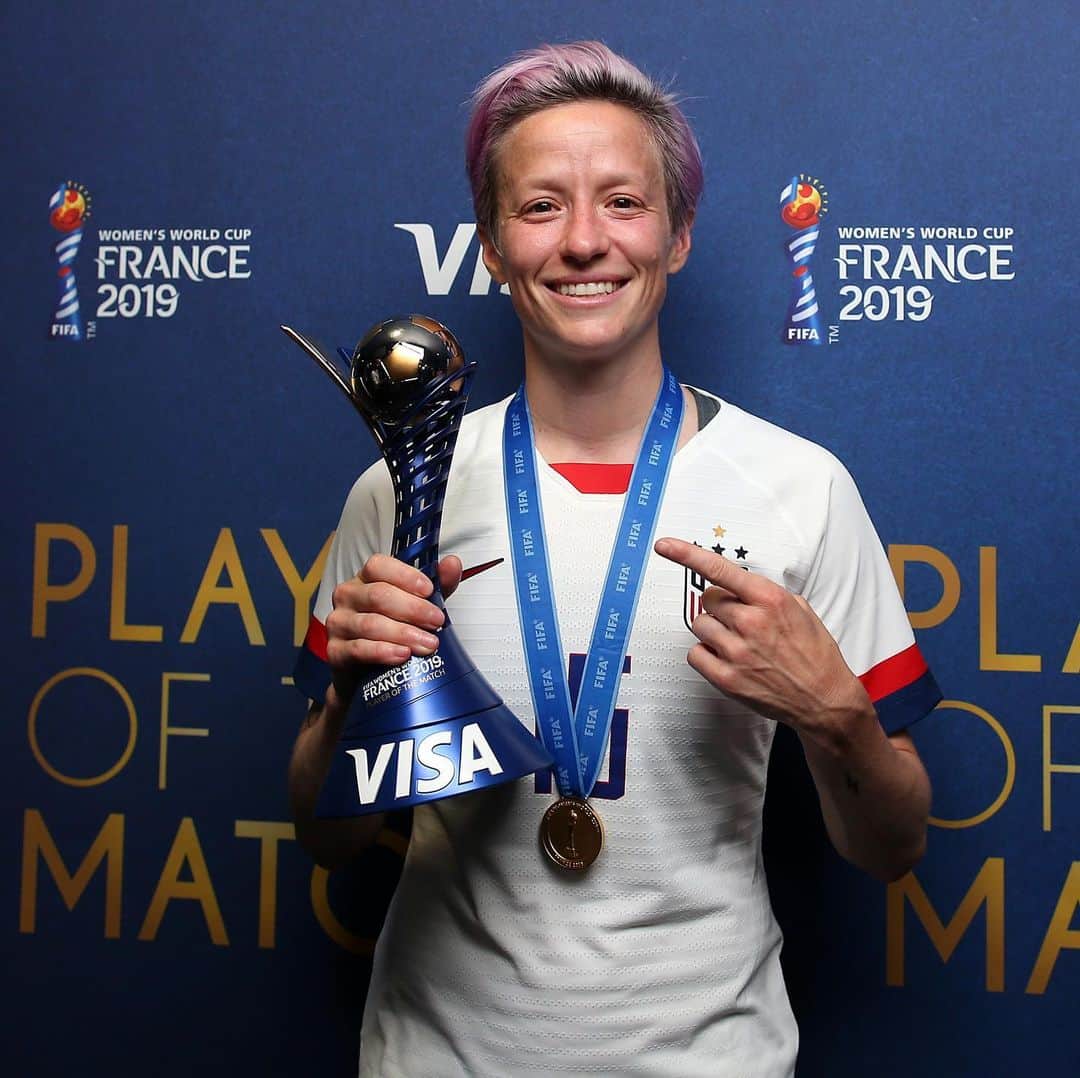 FIFAワールドカップさんのインスタグラム写真 - (FIFAワールドカップInstagram)「Congratulations to 🇺🇸🎩 @mrapinoe! The #PlayeroftheMatch presented by Visa for #USANED! #FIFAWWC」7月8日 4時27分 - fifaworldcup
