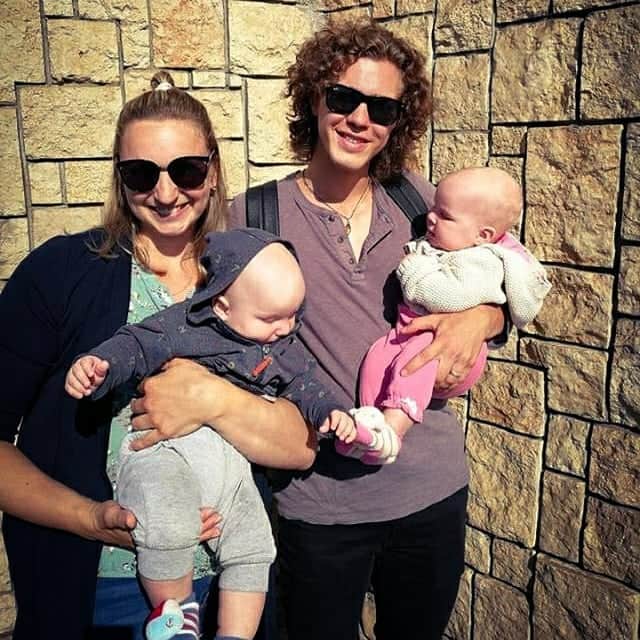 パヴェル・ドローストのインスタグラム：「Дети - это безграничное счастье...👶🏼🌺 Очень рад, что наконец-то встретились с @differnat  и моими 🐣🐣 Прекрасно провели время!🤟🏼 . . #family #belarus #russia #saintpetersburg #children #weekend #happiness #minsk」