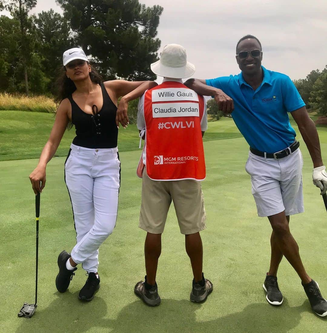 クラウディア・ジョーダンさんのインスタグラム写真 - (クラウディア・ジョーダンInstagram)「Golfing with my sports legend friend! @williegault and I on the same squad for #MikeWoodsonsCelebrityGolfTournament」7月8日 4時45分 - claudiajordan