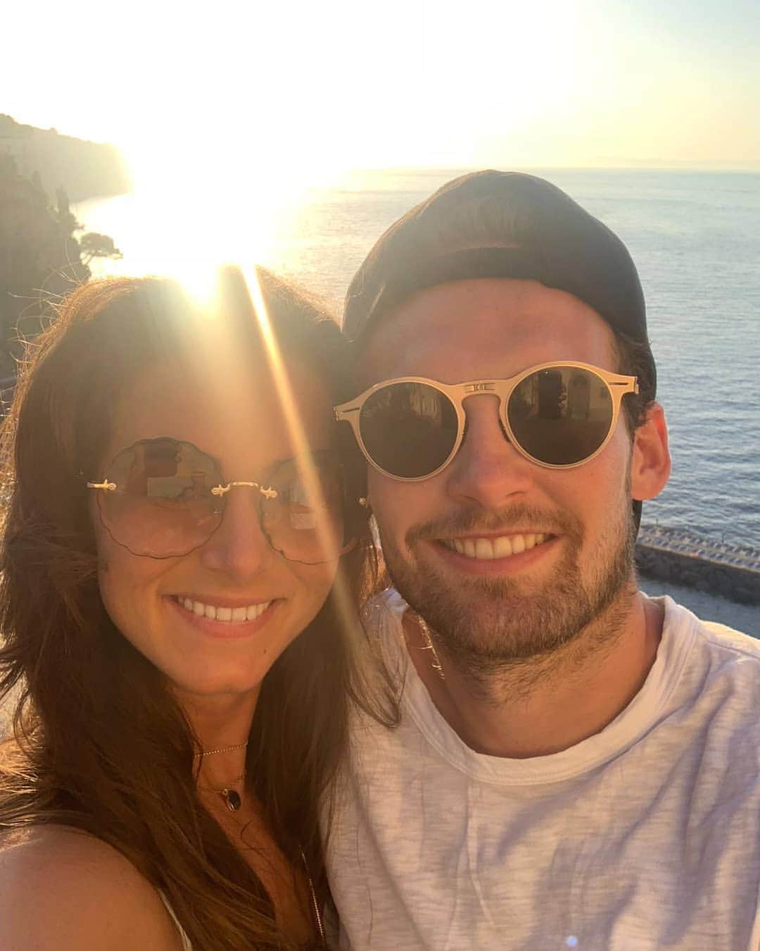 デイリー・ブリントのインスタグラム：「Enjoyed our Honeymoon trip 🙌🏻 Time to get back to work tomorrow 👊🏻」