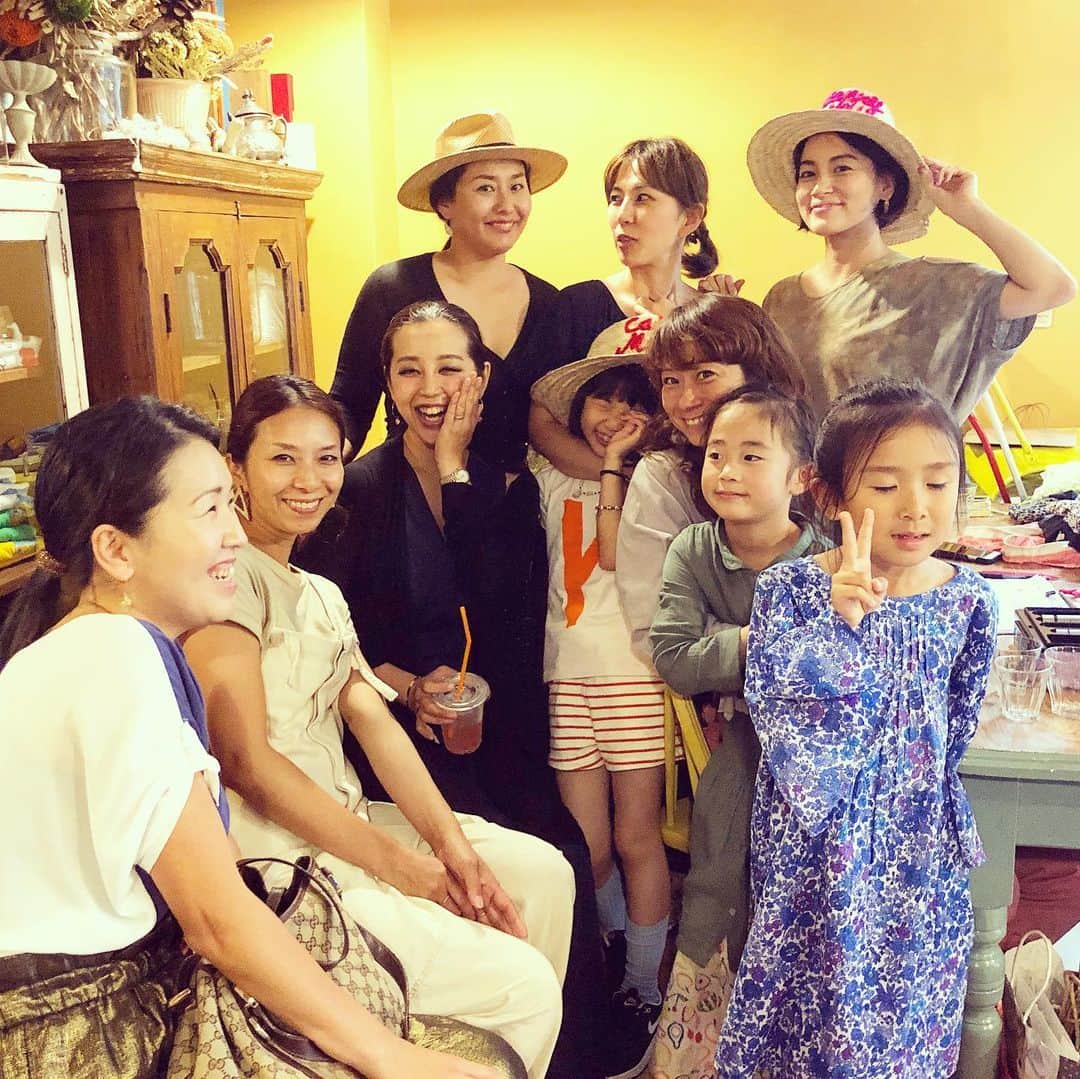 桃生亜希子のインスタグラム：「4回目になる cafe monstyle フリーマーケット。  @monstyle_style_info @monstyle.aki  今回は、Pinky ちゃん @shanti_pinky_shanti  とめぐちゃん @nico_rainbow @megumidudek を迎えて、よりパワーアップ○  雨の中、沢山ご来場いただき  本当にありがとうございました！」
