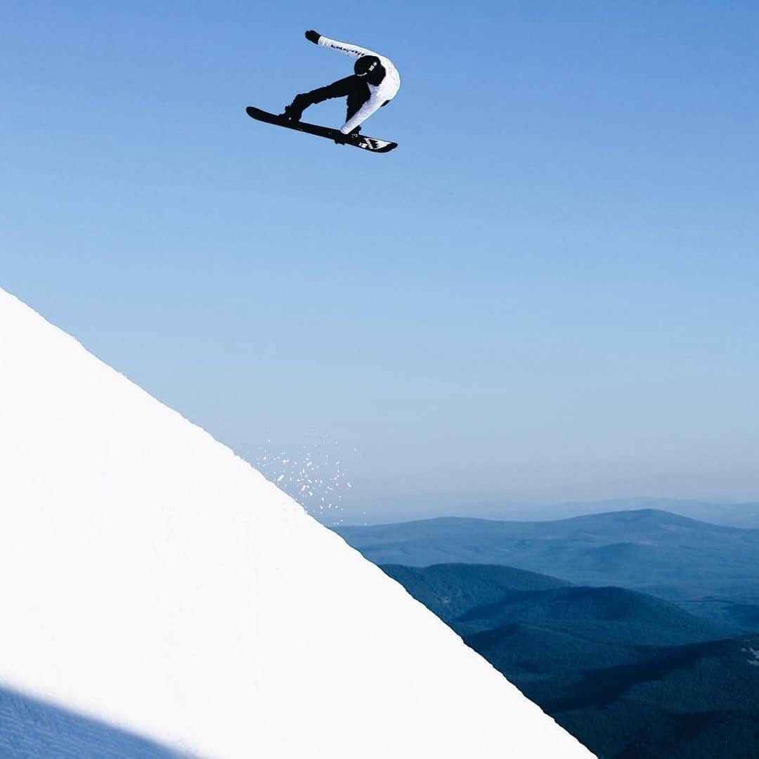 ショーン・ホワイトさんのインスタグラム写真 - (ショーン・ホワイトInstagram)「Throwback to session Mt. Hood, exctied to ride next season // @blattphoto #snowboard #snowboarding」7月8日 4時56分 - shaunwhite