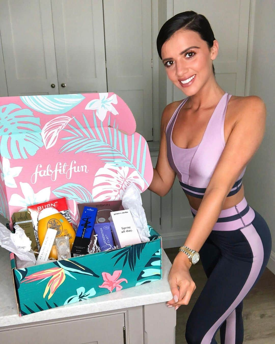 ルーシー・メックレンバーグさんのインスタグラム写真 - (ルーシー・メックレンバーグInstagram)「Summer is sweeter being a #fabfitfunpartner! Obsessing over my @fabfitfun summer box full of my favourite fitness and beauty goodies - and I’ve got a little 20% off when you use the code “LUCYM10” to purchase your own 🙏🏽 What I love about this box is that you can get £150 worth of fitness & beauty related brands for under £50 (excludes shipping) 😏 Get your @fabfitfun box today at www.fabfitfun.com 👈🏼 #ad #skincare #beauty #fitness #style #fabfitfun」7月8日 5時02分 - lucymeck1