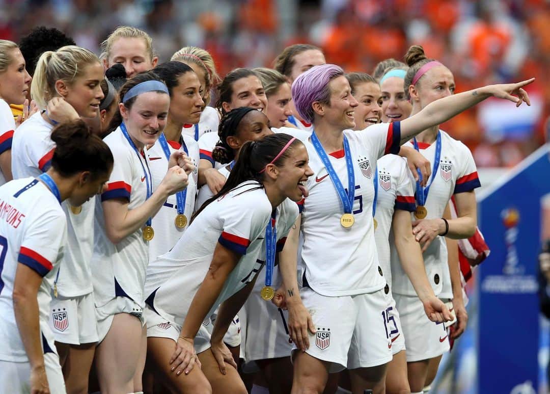 ジェフ・ベゾスさんのインスタグラム写真 - (ジェフ・ベゾスInstagram)「Congrats team USA — you are so inspiring! #WorldCupFinal ⚽️ 🇺🇸」7月8日 5時12分 - jeffbezos