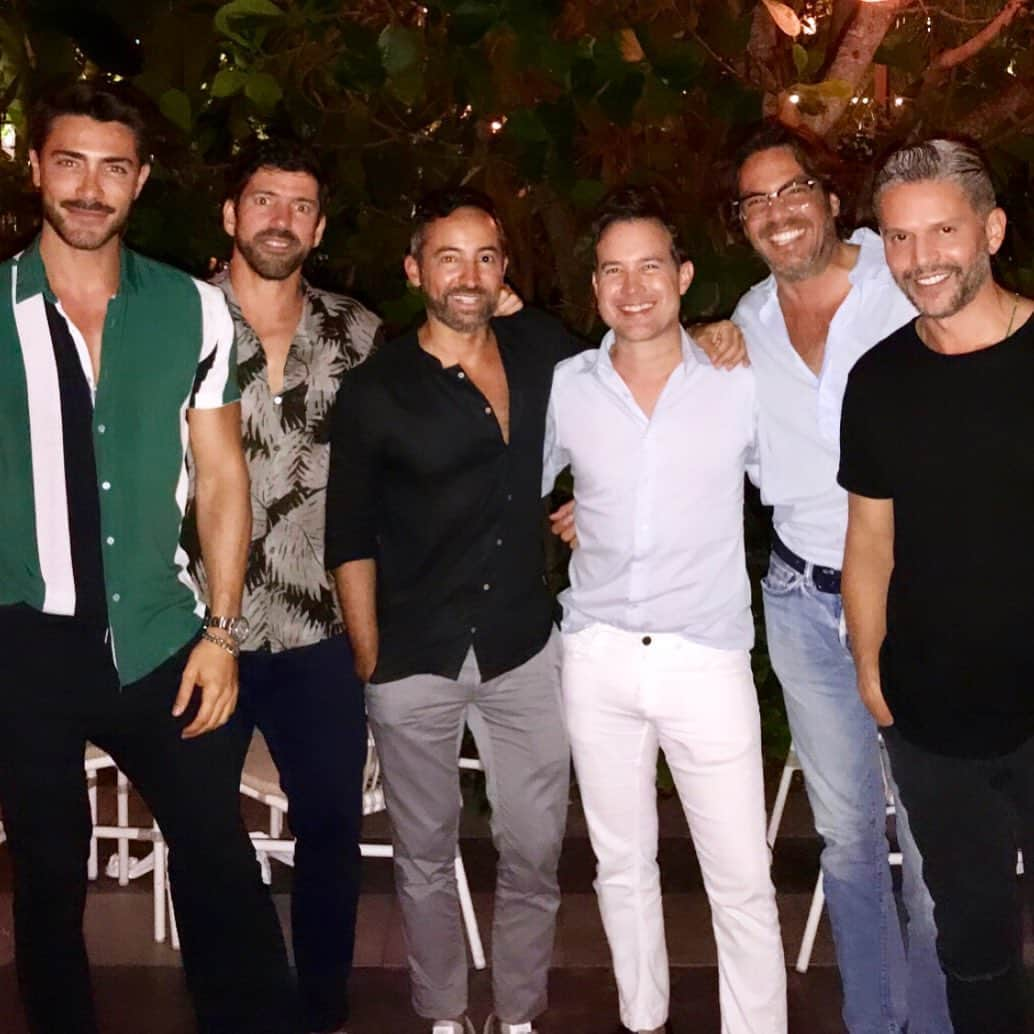 Rodner Figueroaさんのインスタグラム写真 - (Rodner FigueroaInstagram)「Miami summer nights!!! @ernestomathies @rogerborges01  @leandrobarbuscio @dcasadesus @leolugon #swanmiami #rodnerfigueroa #miamidesigndistrict」7月8日 5時18分 - rodnerfigueroa