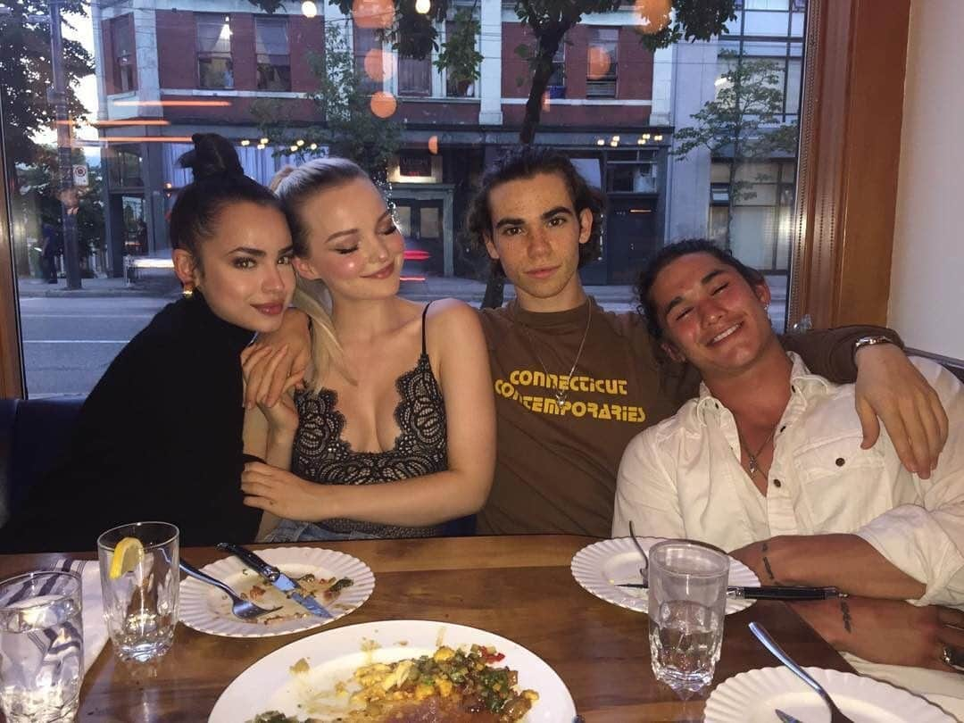 E! Onlineさんのインスタグラム写真 - (E! OnlineInstagram)「Exclusive: Cameron Boyce's death has been a "devastating loss" especially for the cast of the #Descendants. Link in bio for how they are leaning on each other during this difficult time. (📷: @kennyortegablog)」7月8日 5時20分 - enews