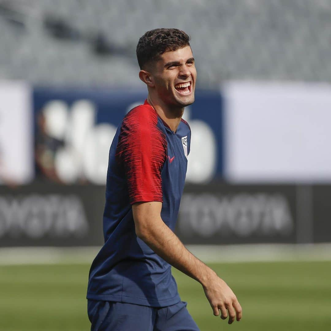 チェルシーFCさんのインスタグラム写真 - (チェルシーFCInstagram)「All smiles in training! 😀 Good luck to @cmpulisic in tonight’s #GoldCup2019 final! 💪 #CFC #Chelsea #USMNT」7月8日 6時46分 - chelseafc