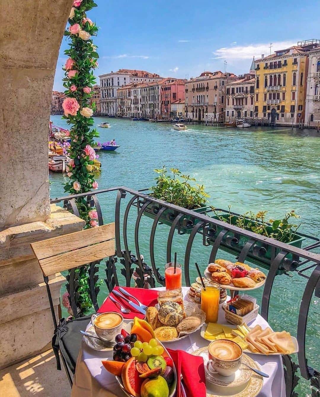 Earth Picsさんのインスタグラム写真 - (Earth PicsInstagram)「A beautiful afternoon in Venice Italy 🇮🇹 by @takemyhearteverywhere also 3 cool facts about Venice Italy below!  1. Used to be a powerful State in Europe: Republic of Venice The Republic of Venice was a state in Europe that originated from the lagoon communities in the area of Venice, now northeastern Italy. It existed from the late 7th century AD until 1797, slightly over a millennium although it had a long history of war and conquest.  2. Fascinating Narrow Streets Venice has many narrow streets. The narrowest street in Venice is called ‘Calletta’ or ‘Ramo Varisco’ and it is located on a side street near Campo San Canciano: it is one of the narrowest streets in the world because it measures only 53 cm wide at chest level.  3. Breathtaking Canals Venice is a renowned city for its canals. There are several canals around the city. The Grand Canal is one of them; this is the largest canals in the city. Public transport is provided by water buses and private water taxis, and many tourists explore the canal by gondolas. One end of the canal leads into the lagoon near the Santa Lucia railway station and the other end leads into Saint Mark Basin; in between, it makes a large reverse-S-shape through the central districts of Venice It is 3.8 km long, and 30 to 90 m wide, with an average depth of five meters (16.5 ft). . . . . . . #earthpix  #wildlifephotography  #photography  #earth  #travel  #animals  #nature  #naturephotography  #awesome_earthpix #travelblog, #travels, #traveladdict, #travellife, #travelphoto, #travelpics, #traveldiaries, #travelbug, #travelawesome, #travelpic, #travelers, #travelgirl, #traveldiary, #traveldeeper, #travellingthroughtheworld, #travellers, #travelmore,#traveller, #travellersclub,」7月8日 6時51分 - earthpix