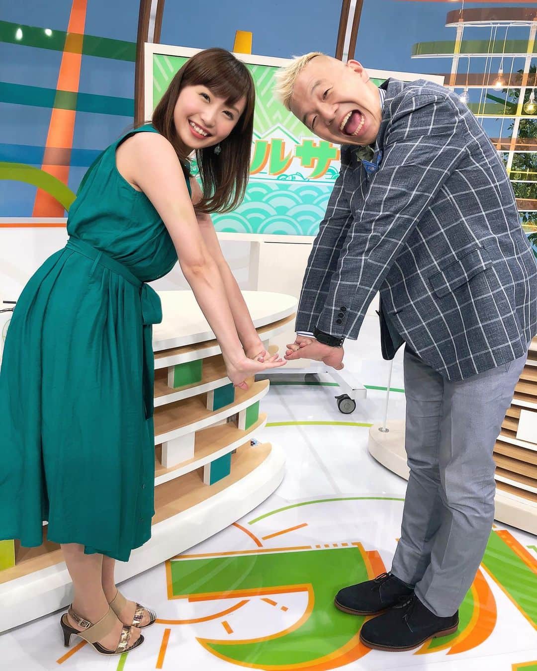 南條早紀のインスタグラム：「キャイ〜ン❤️ . . #フルサタ ゲストの #ウド鈴木 さんと💓 朗らかでお優しくて全力で… 素敵なお方でした✨ . 2ショットキャイ〜ンまで 嫌な顔せずしてくださるなんて🙈❤️ . 今週も頑張りましょう！ . #富山テレビ #フルサタ #ゲスト」