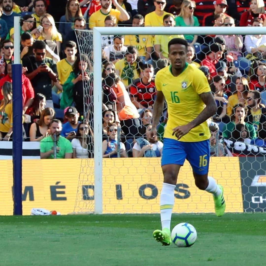 LFPさんのインスタグラム写真 - (LFPInstagram)「Congratulations to @casemiro, @phil.coutinho, @arthurhmelo, @filipeluis & @edermilitaooficial13 on winning Copa America 2019! 🇧🇷🏆 • #LaLiga #LaLigaSantander #Players #Champion #Brazil」7月8日 6時58分 - laliga