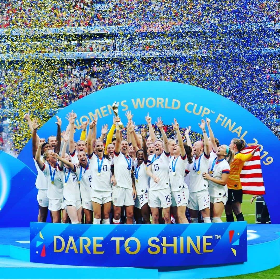 ブリジット・モイナハンさんのインスタグラム写真 - (ブリジット・モイナハンInstagram)「So proud of these ladies @uswnt #worldcup2019」7月8日 6時59分 - bridgetmoynahan
