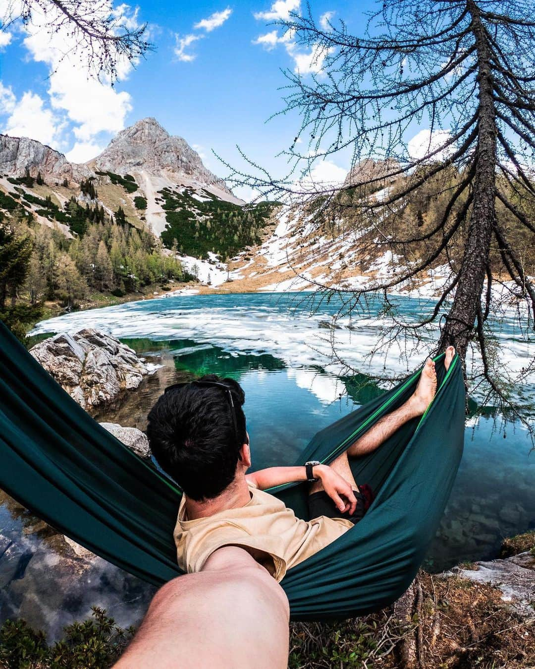 goproさんのインスタグラム写真 - (goproInstagram)「Photo of the Day: When weekends look this good, Mondays can’t be so bad. Nice find, @giacomogorza. • • • @GoProIT #GoProIT #Camping #WeekendWarrior #Italy #Bordaglia #HammockLife」7月8日 7時18分 - gopro