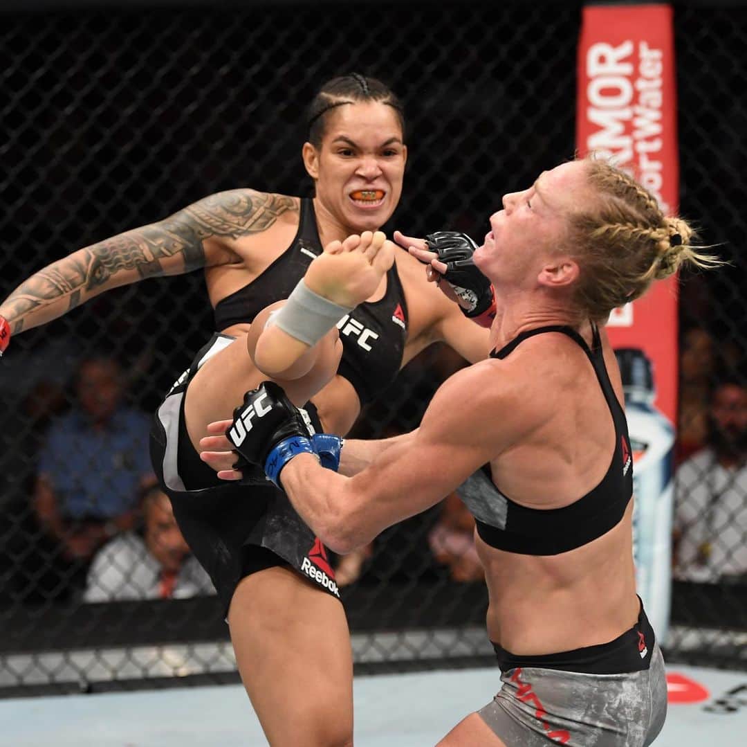 UFCさんのインスタグラム写真 - (UFCInstagram)「A championship sequence 🏆 swipe ↔️ swipe @Amanda_Leoa #UFC239」7月8日 7時12分 - ufc