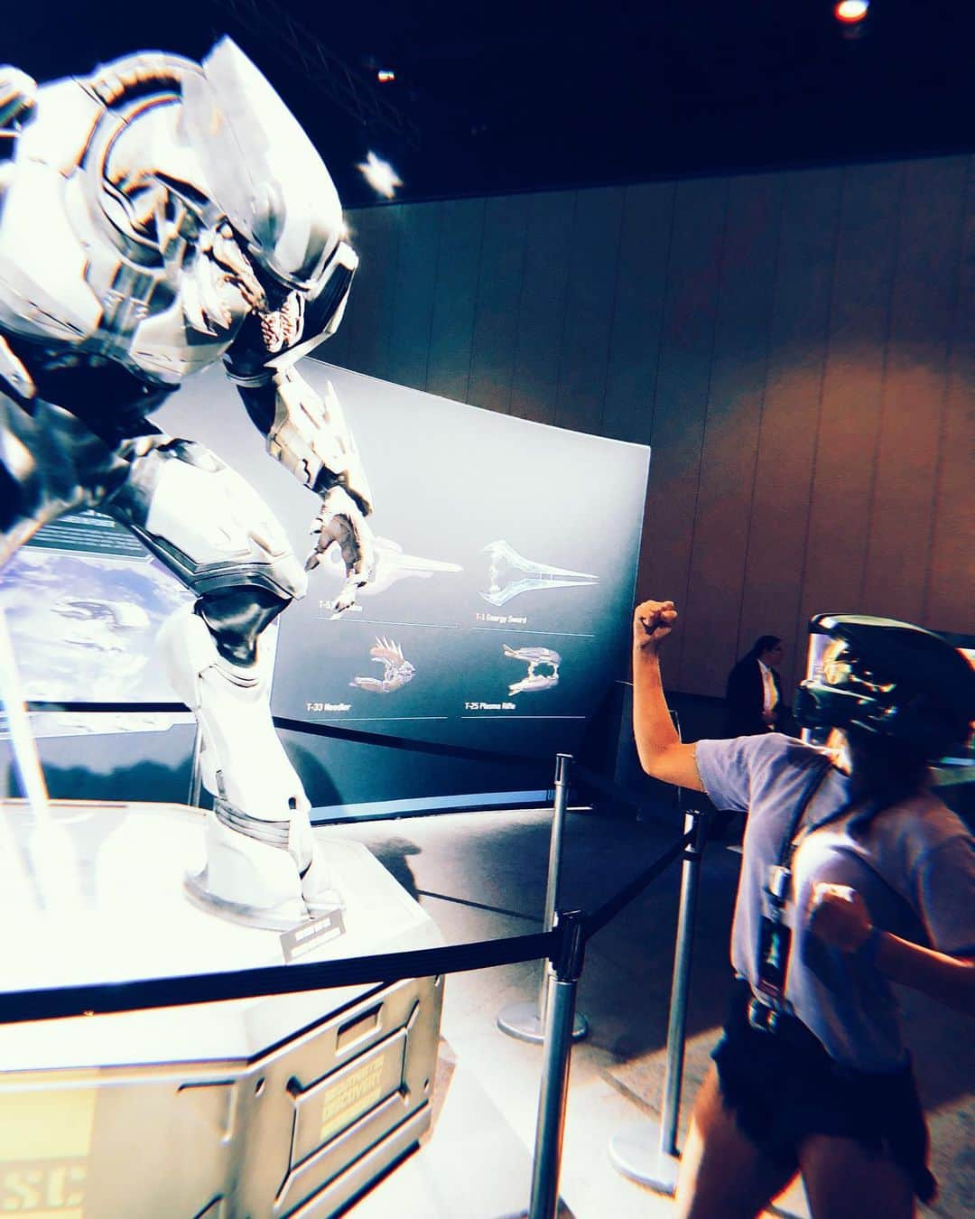 イーヴィーさんのインスタグラム写真 - (イーヴィーInstagram)「Thanks @halooutpost for the VIP experience and for looking after us today ☺️ #TEAMKICKMasterChief @xbox @halo」7月8日 7時44分 - imkingkota