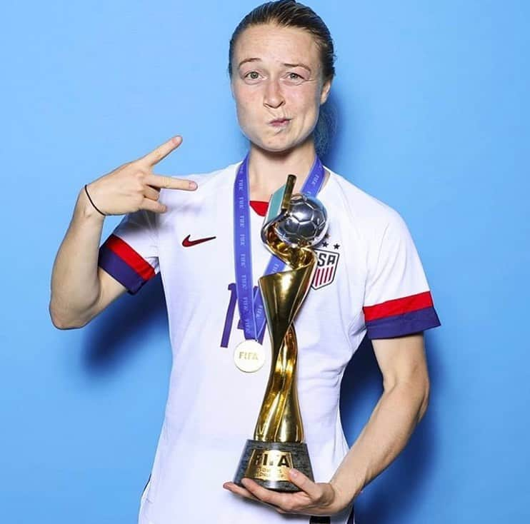 ダナイ・ガルシアさんのインスタグラム写真 - (ダナイ・ガルシアInstagram)「The U.S women national team just won the World Cup, defending their crown for the 4th time! #rockstars 💓🍃 Congratulations 🎊 #uswnt  Meet your 2019 champions. 💓🔥🍃🌍 These women rocked my world so big today. 👑#queen #equalpay #women  Here’s to the crazy ones, the misfits, the rebels, the troublemakers, the round pegs in the square holes… the ones who see things differently — they’re not fond of rules… You can quote them, disagree with them, glorify or vilify them, but the only thing you can’t do is ignore them because they change things… they push the human race forward, and while some may see them as the crazy ones, we see genius, because the ones who are crazy enough to think that they can change the world, are the ones who do.  #fifa19 #women #soccer #theweeknd #sundayfunday #superheroes #ladies #champions #growth #thefaces #world #graciasportanto #worldcup  Never forget the magic」7月8日 7時47分 - danaygarcia1