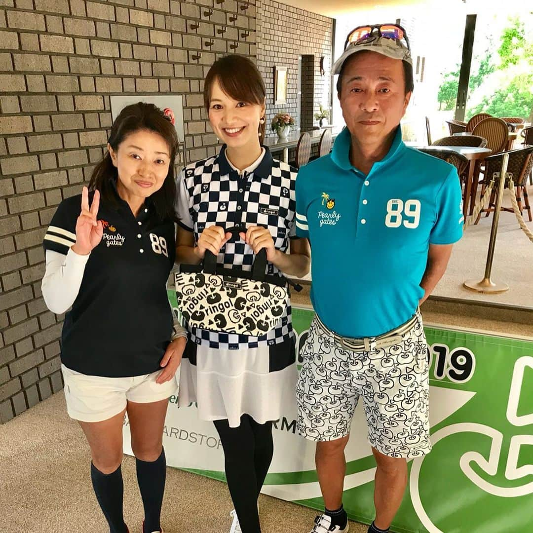 三枝こころさんのインスタグラム写真 - (三枝こころInstagram)「ringolfオープン🍏⛳️太平洋クラブ宝塚会場。 初めてゴルピアの3人が揃いました。 お初のYUさん(笑) いつかこの3人とラウンドしてみたいです。 笑いっぱなしのゴルフになりそう😆 この日は100切り応援ということで、3人がスペシャルゲストで来てくれました✨ 関西の方はノリが本当に良くて、ハーフ終わったら沢山の方が新作ringolウェアに着替えて後半スタート😂 本当に嬉しかったです❤️ ボランティアしてくれていた女性から安産祈願も頂き、参加者の女性達からは産後アドバイス沢山頂きました👍 100切り達成した皆さんおめでとうございます㊗️ 次回の会場は瀬田ゴルフコース、私は会場へ行けないんですが…素晴らしいコースと聞いてます参加者の皆さん楽しんできて下さい☺️ #ゴルフ女子  #ゴルフ男子 #関西パワー #ゴルピア #YouTube #100切り応援 #太平洋クラブ宝塚コース  #ringolウェア #新作 #ゴルフウェア #コーディネート #ありがとうございました」7月8日 7時59分 - kokoro_golf