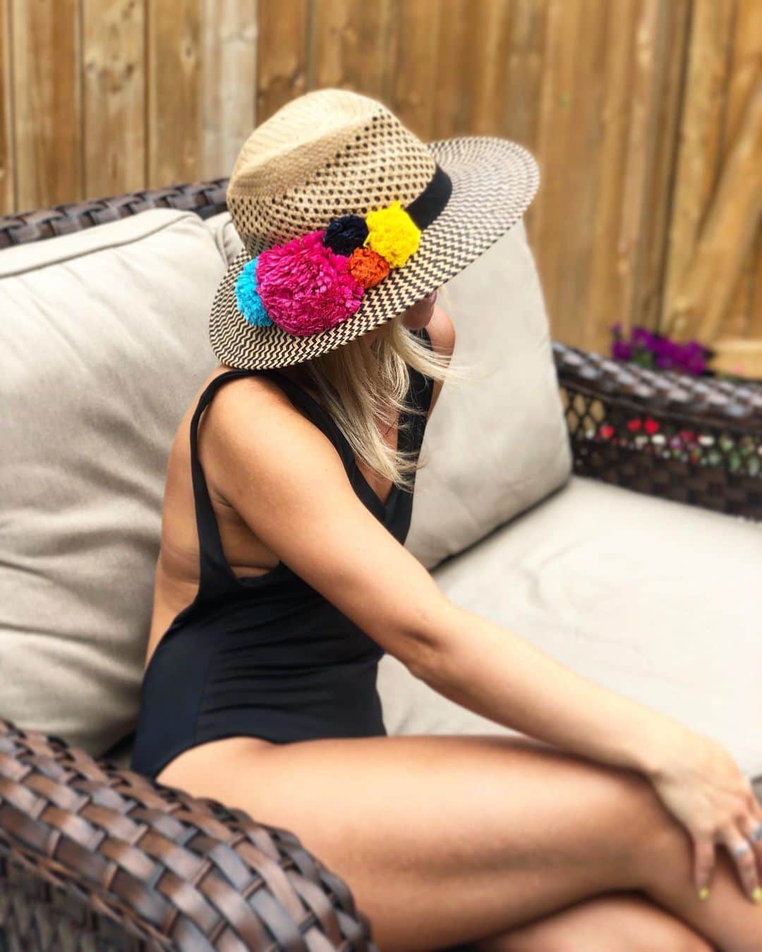 カーステン・ムーア＝タワーズのインスタグラム：「Not just a hat rack 😜👒」