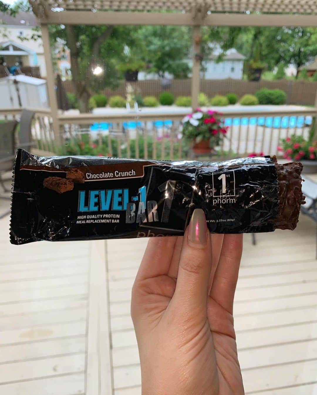 エミリー・シアーズさんのインスタグラム写真 - (エミリー・シアーズInstagram)「Level 1 protein bars from @1stphorm are my go to sweet treat! . They come in chocolate crunch, peanut butter lover, salted caramel and NEW chocolate mint cookie 😋 . Everyone knows weight training isn’t easy so its good to make sure you’re getting enough protein to make the most of your hard earned curves and muscles! . Each bar contains 20g of protein and only 4g of sugar 🍫🍫🍫 . #iam1stphorm #1stphorm #proteinbars #fitness #snack #healthy」7月8日 8時06分 - emilysears