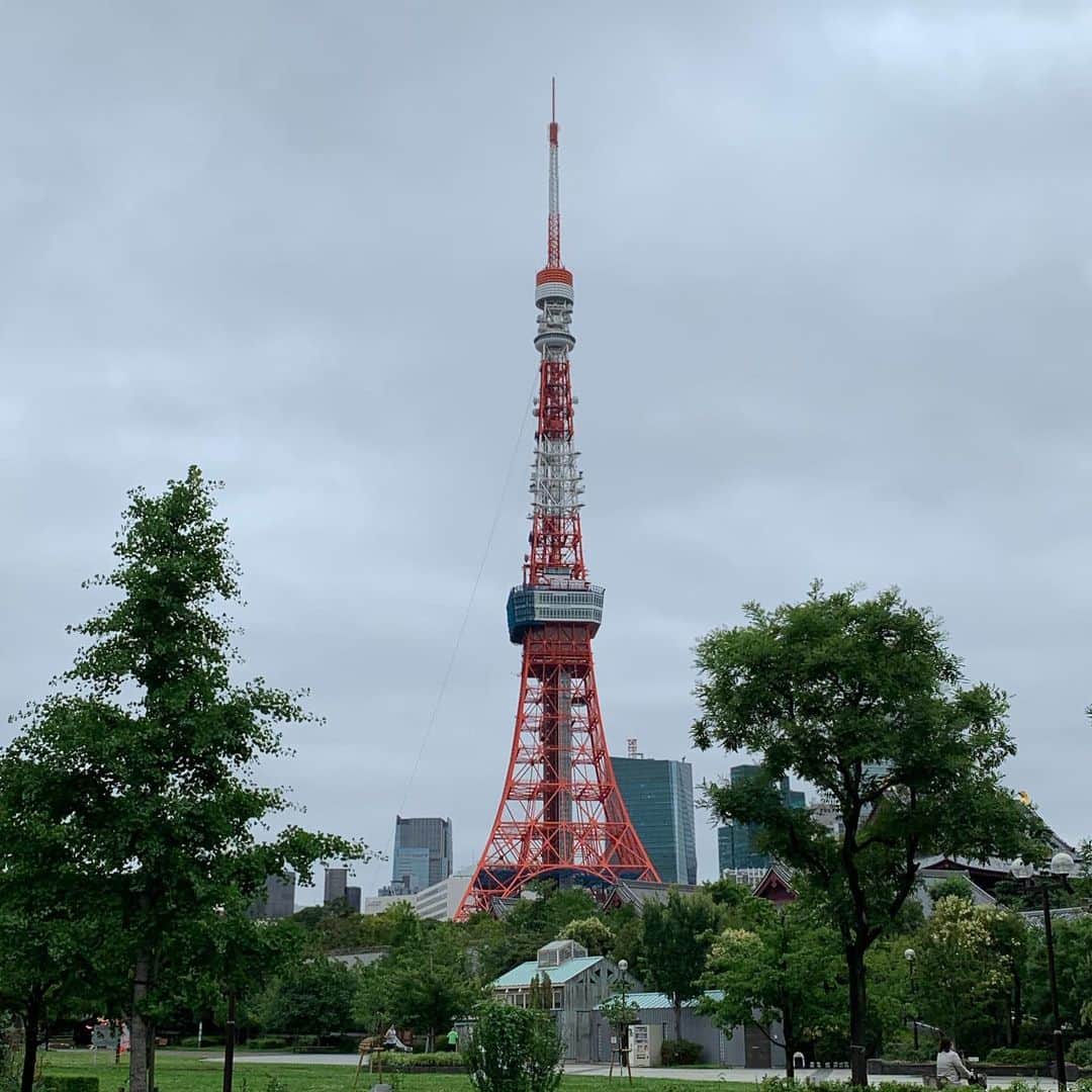 くろさんのインスタグラム写真 - (くろInstagram)「たわ！ #🗼 #tokyotower #東京タワー #芝公園 #増上寺 #zojoji #shibapark #tokyo_instagram #starbucks #starbuckscoffee #スタバ #スターバックス #スターバックスコーヒー #スターバックスコーヒー芝大門店」7月8日 8時13分 - m6bmw