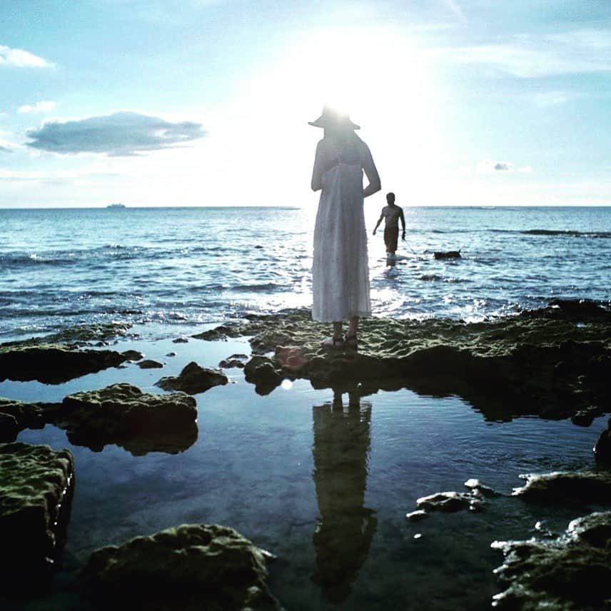 ゆうゆのインスタグラム：「2019.07.08﻿ ﻿﻿﻿ ﻿﻿﻿ gᵒᵒᒄ  ᔿᵒʳᐢⁱᐢg *⿻｡* . ﻿﻿﻿ ﻿﻿﻿ ﻿ 今朝は青空と﻿ うるさいくらいの蝉の声﻿ ﻿ 今週末、晴れますように✨﻿ ﻿﻿﻿ ﻿ ﻿﻿﻿ _______________________________________________・.。*†*﻿﻿ ______________﻿﻿﻿ ﻿﻿﻿ ﻿ #pentax6×7﻿ #バケペン部﻿ #beach﻿ #沖縄案内2 ﻿ #yuyu_okinawa ﻿」