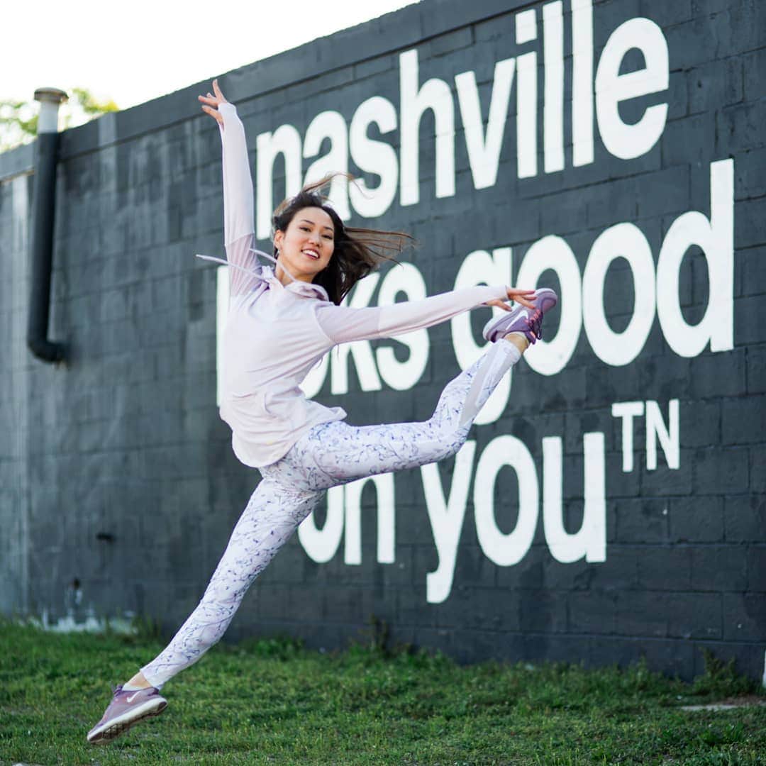 Lily Saito (齊藤莉理)さんのインスタグラム写真 - (Lily Saito (齊藤莉理)Instagram)「Still in disbelief that I call Nashville my home now. It has been a year since I had made my move from NYC and I can truly say, Nashville does look good on me 😋💕 |📸 @hannahmeredithphoto | Outfit from @ellieactivewear 🌸 • • #Nashville #ellieactivewear #loveellie #nashvillescene #NashvilleBallet #nashvillenative #nashville_tn #dance #ballet #love #art #dancemagazine」7月8日 8時46分 - lilysaito_