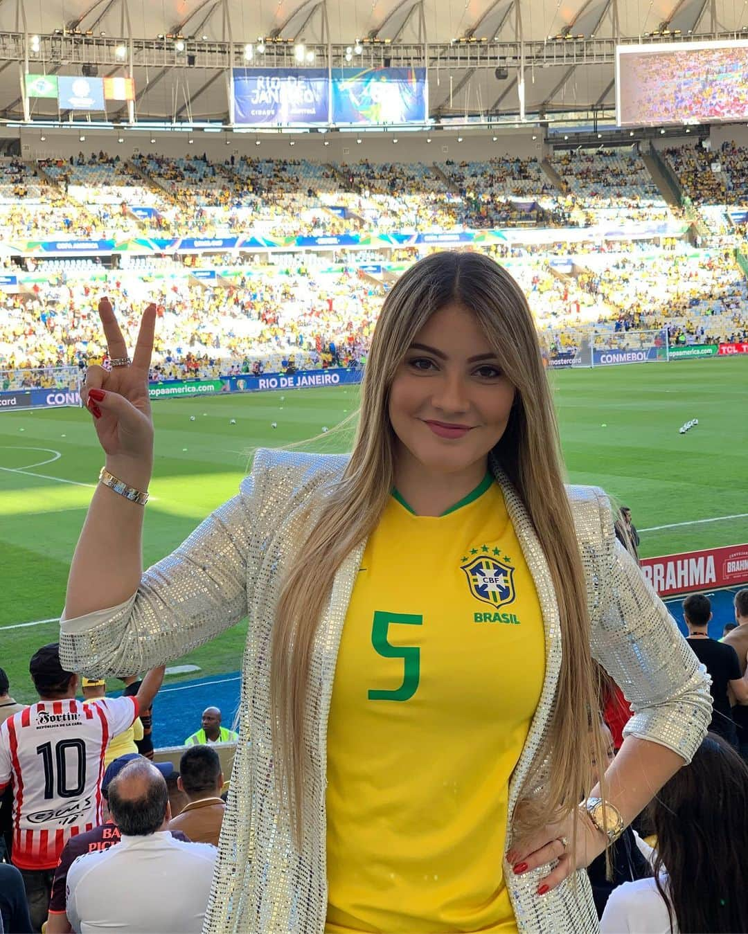 アナ・マリア・カゼミーロさんのインスタグラム写真 - (アナ・マリア・カゼミーロInstagram)「Brasil💛💚 #ca5emiro #casemiro #seleçãobrasileira  Sempre com você @casemiro 👏🏻🏆」7月8日 8時44分 - annamarianacasemiro