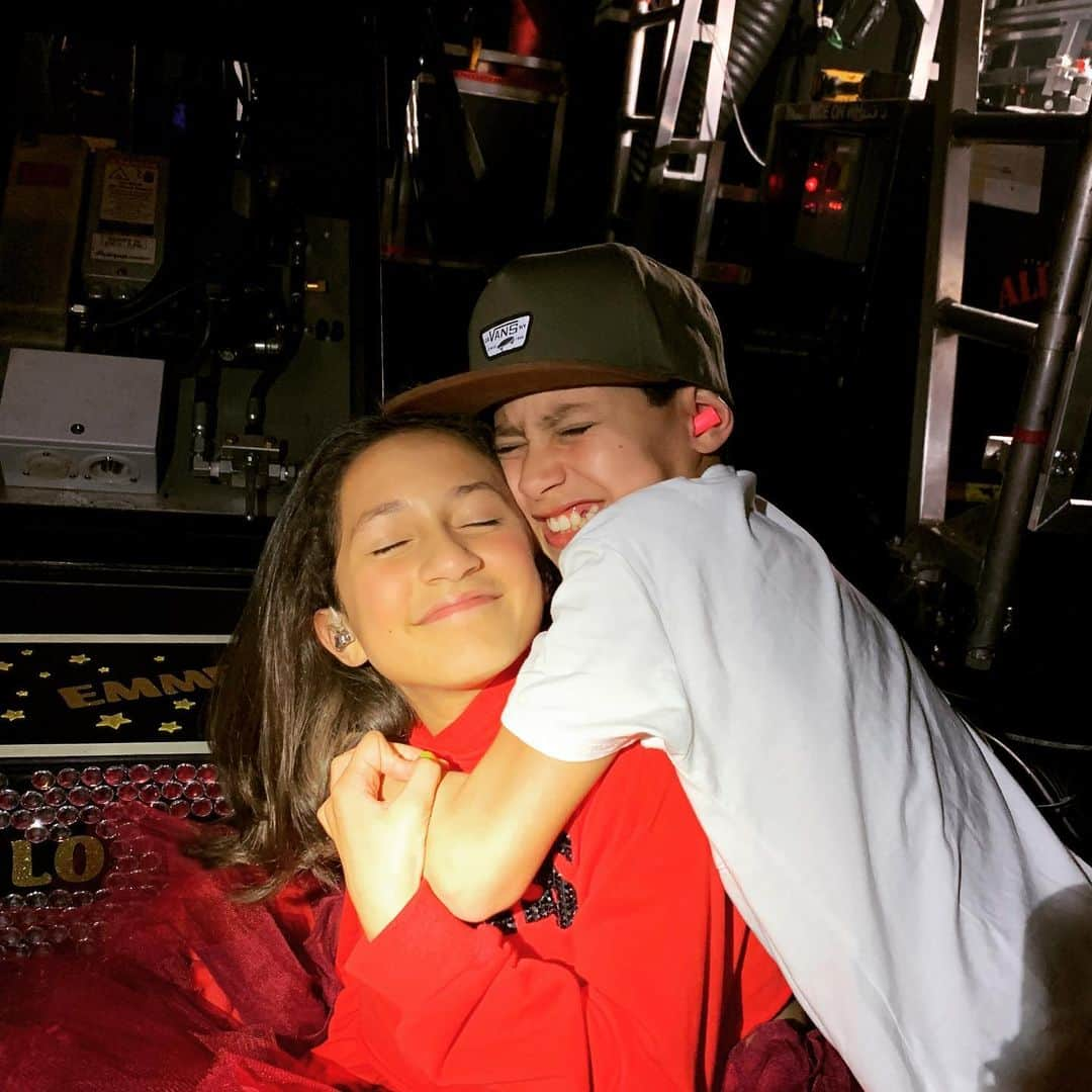 ジェニファー・ロペスさんのインスタグラム写真 - (ジェニファー・ロペスInstagram)「All the love backstage on the #itsmypartytour ♥️♥️🇨🇦」7月8日 8時49分 - jlo