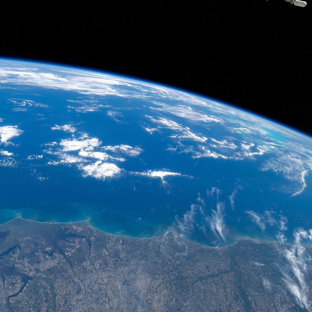 NASAさんのインスタグラム写真 - (NASAInstagram)「Earth is special. 🌎 It's the only place in the universe that we know contains life. ⁣ ⁣ Celebrate its beauty by scrolling through these breathtaking images of our home planet, as captured by crew members aboard the International Space Station (@ISS). ⁣ ⁣ Credit: NASA⁣ ⁣ #HomeSweetHome #Views #Space」7月8日 8時53分 - nasa