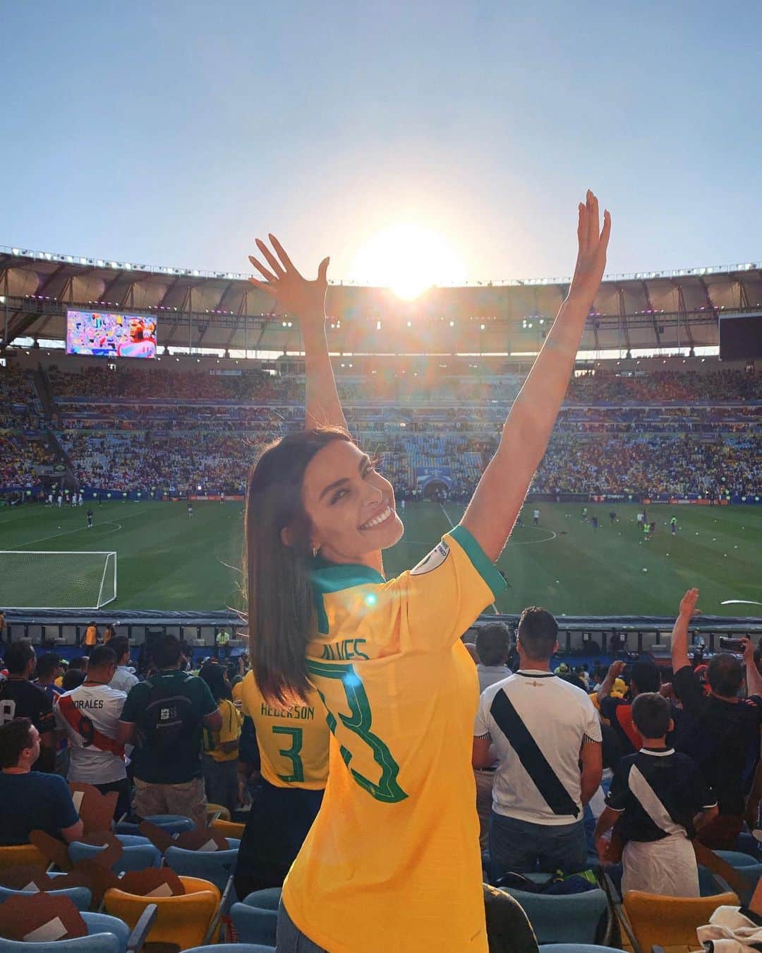 ジョアナ・サンスさんのインスタグラム写真 - (ジョアナ・サンスInstagram)「Vaiiiii Brasillll🇧🇷 vaiiii meuuu amorrrr @danialves 💪🏽🦁 #brasil #copaamerica」7月8日 9時24分 - joanasanz
