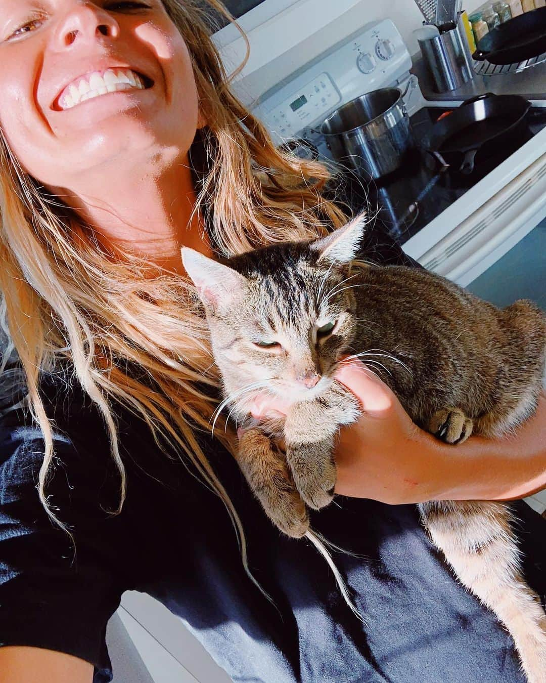 ブリアナ・コープさんのインスタグラム写真 - (ブリアナ・コープInstagram)「😭💔Lost my best friend today and I’ve Never felt so heart broken. Loved this cat more than anything and he made me so happy. he was literally my best friend. Please hug and kiss your animals for me today 💔 love you forever Oisty.」7月8日 9時38分 - briannacope