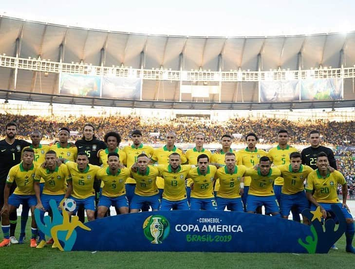 フェルナンジーニョさんのインスタグラム写真 - (フェルナンジーニョInstagram)「Um grupo de campeões. Parabéns a todos! Sensação indescritível 🇧🇷🇧🇷🇧🇷👏🏾👏🏾👏🏾💪🏾💪🏾💪🏾」7月8日 9時47分 - fernandinho