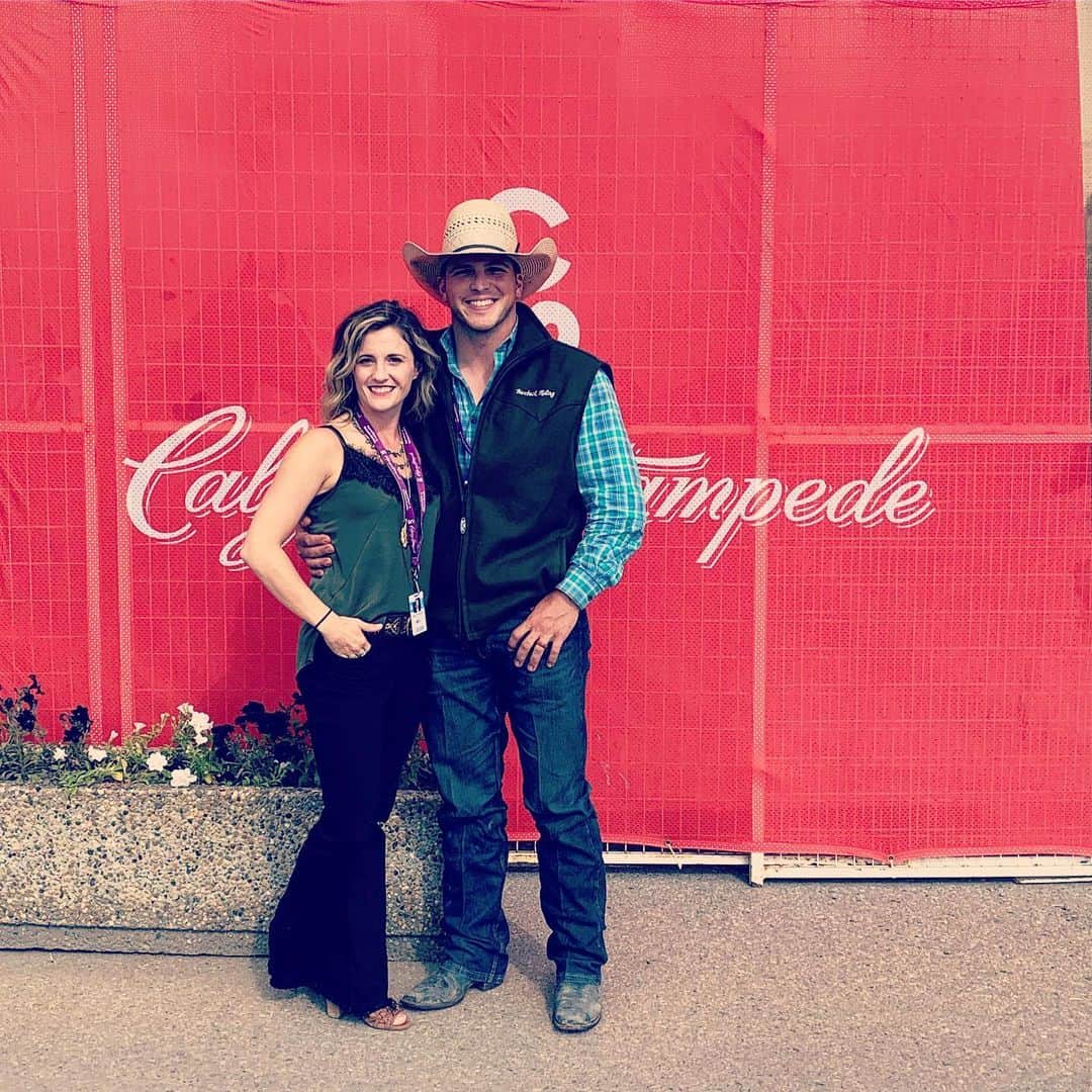 ペイジ・ローレンスのインスタグラム：「Rain, mud or sun (that makes me squint in photos🤷🏼‍♀️)- we love ya, @cs_rodeo and we’re happy to be here!!!」