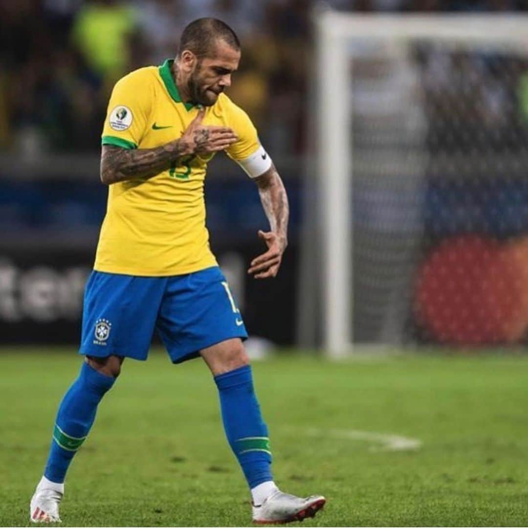 イヴェッチ・サンガロさんのインスタグラム写真 - (イヴェッチ・サンガロInstagram)「Que massa !!! Essa turma nos dando essa alegria de ver o Brasil ganhar. @danialves , vc é um cara muito especial . Sempre gigante vc meu amigo querido e conterrâneo . Ê Juazeiro!!! 🙏🏻🇧🇷」7月8日 10時05分 - ivetesangalo