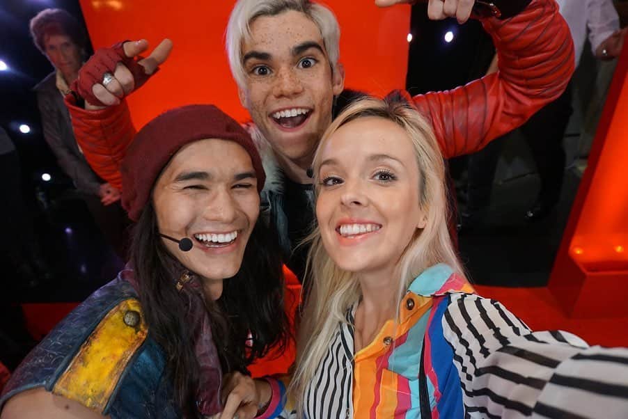 Nika Kljunのインスタグラム：「Completely in shock to hear about the passing of the very sweet, very talented, one of a kind @thecameronboyce. 💔 I don’t wanna believe it’s true... You were only 20 with a bright future ahead of you. My heart is bleeding. . Working with you on DWTS was such a delight. Boy, we had fuuun in reh and backstage - your kind spirit was a true gift. Everyone who was lucky enough to know you or meet you, knows that you were just the brightest ray of sunshine. 🌞 Thank you for supporting me and showing me so much love since this job. I’m honored to have known you, my friend. ❤️🙏🏼❤️😔 At Tuesday’s Descendance audition, we will dance for you. . Sending love and prayers to his beautiful family. Thank you @thepaulbecker1 for these memories. The world just lost another angel 👼 . #cameronboyce #hardtobelieve #ripcameronboyce #descendants #nikakljun #assistant #disneychannel #dwts #brokenheart」