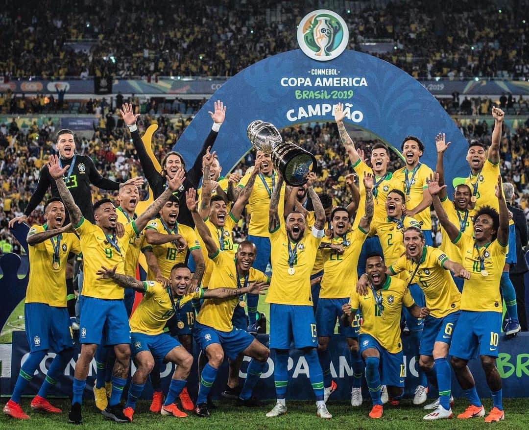 カゼミーロさんのインスタグラム写真 - (カゼミーロInstagram)「C A M P E Õ E S !!! 🇧🇷 💪🏽 #SeleçãoBrasileira #VamosBrasil #CA5EMIRO #CopaAmérica」7月8日 10時01分 - casemiro