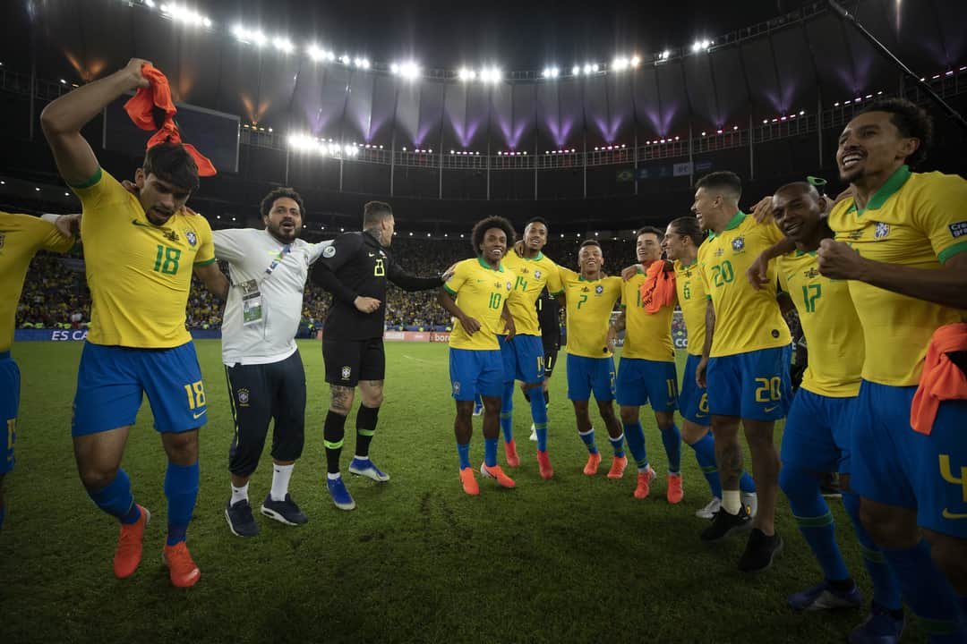 サッカー ブラジル代表チームさんのインスタグラム写真 - (サッカー ブラジル代表チームInstagram)「Mais imagens da festa do título! 📸⚽🇧🇷 #JogaBola #CopaAmérica ⠀ Foto: @lucasfigfoto / CBF」7月8日 10時14分 - cbf_futebol