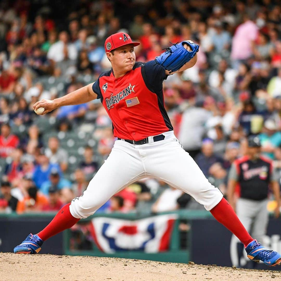 トロント・ブルージェイズさんのインスタグラム写真 - (トロント・ブルージェイズInstagram)「1⃣0⃣2⃣ MPH with movement? 😳 @bignate5 domiNATEd the #FuturesGame!」7月8日 10時11分 - bluejays