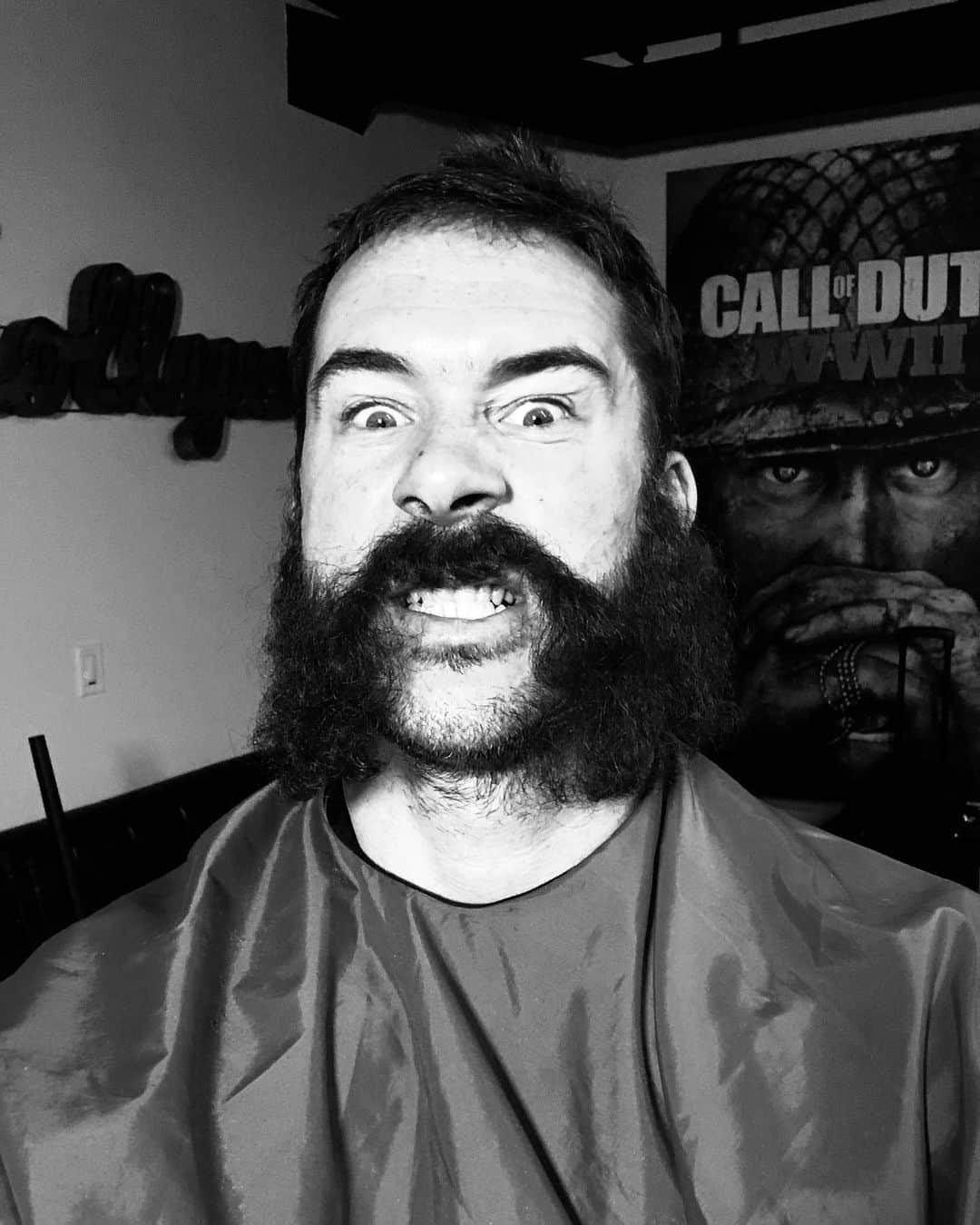 バリー・スローンさんのインスタグラム写真 - (バリー・スローンInstagram)「Somewhere between Lemmy from #Motorhead, Derek Smalls from #SpinalTap, and #CaptainPrice from #ModernWarfare - Mid Beard Shave for the @callofduty Artwork photoshoot.」7月8日 10時25分 - barrypaulsloane