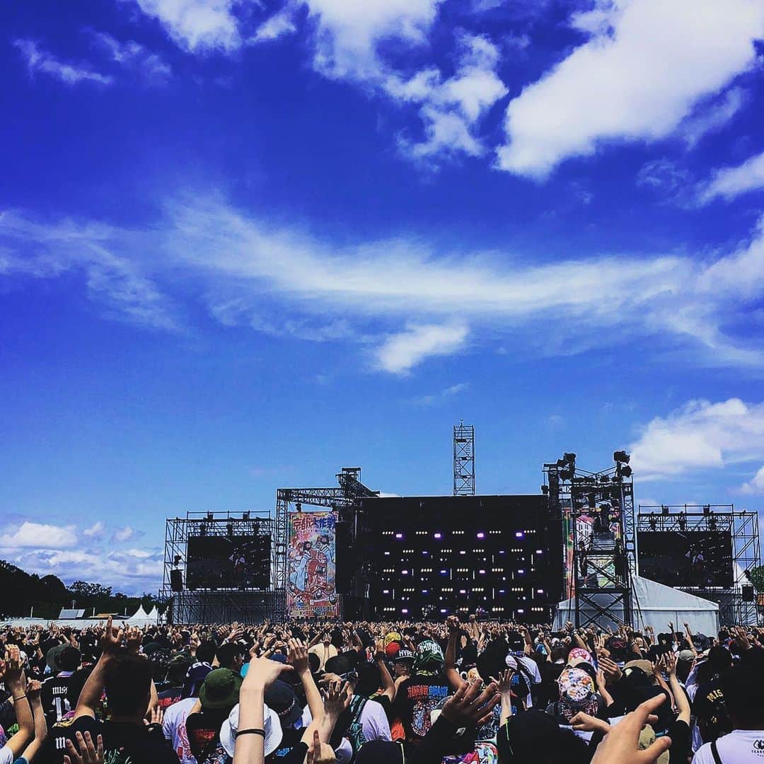 山口隆さんのインスタグラム写真 - (山口隆Instagram)「京都大作戦2019 今年も想像をはるかに超えるすさまじさでした。  京都大作戦のお客さん、出演バンド、スタッフの皆さん、そして10-feet。 僕らを救ってくれてありがとう！ あんなライブばっかやってさ、世界をかえちまえたいね😉  #京都大作戦2019 #mik2019 #サンボマスター」7月8日 10時29分 - yamaguchi_sbm