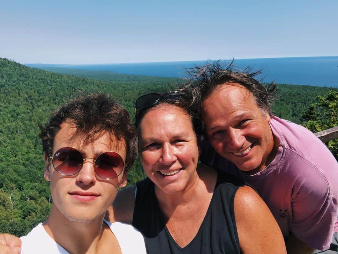 のインスタグラム：「this place means a lot to me. my parents used to come up to this beautiful little town called Grand Marais every summer. then one year they couldn’t becauseeee.... i was born right when their trip was scheduled!! and there you have it, my namesake!」
